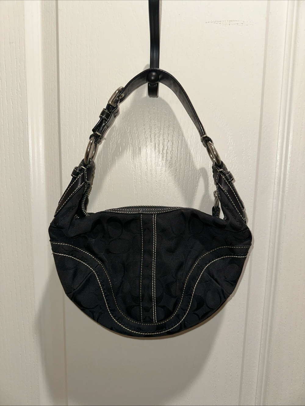 Vintage Coach Vintage Black Signature
Canvas Hobo/Crescent Bag 10073